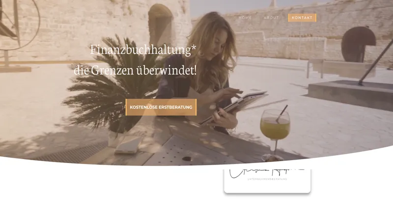 Screenshot der Webseite Christina Hopbach – Finanzbuchhaltung für Freelancer mit warmem, professionellem Design