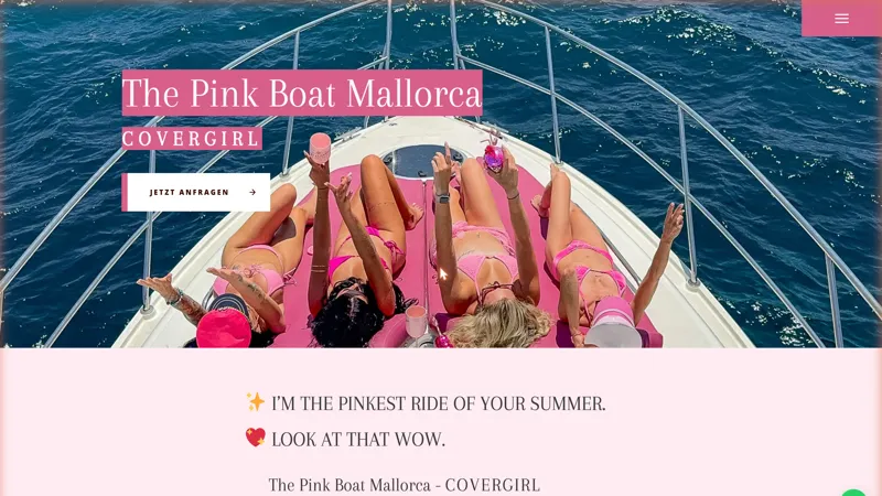 Screenshot der Webseite The Pink Boat Mallorca – Luxus-Yacht-Charter mit pinker Yacht und Hero-Bild auf dem Mittelmeer